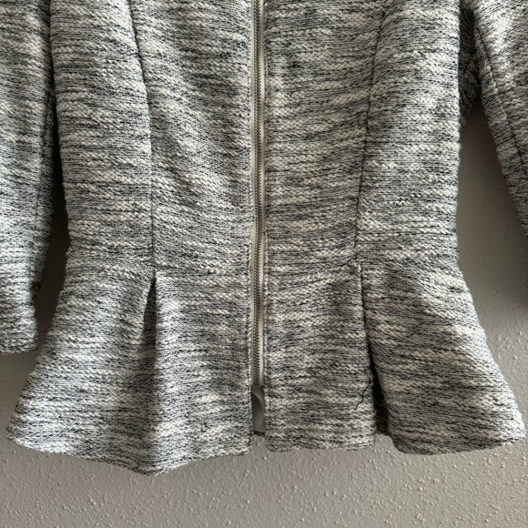H&M Divided Gray Peplum Zip-Up Blazer – Size 4 - Picture 3 of 7